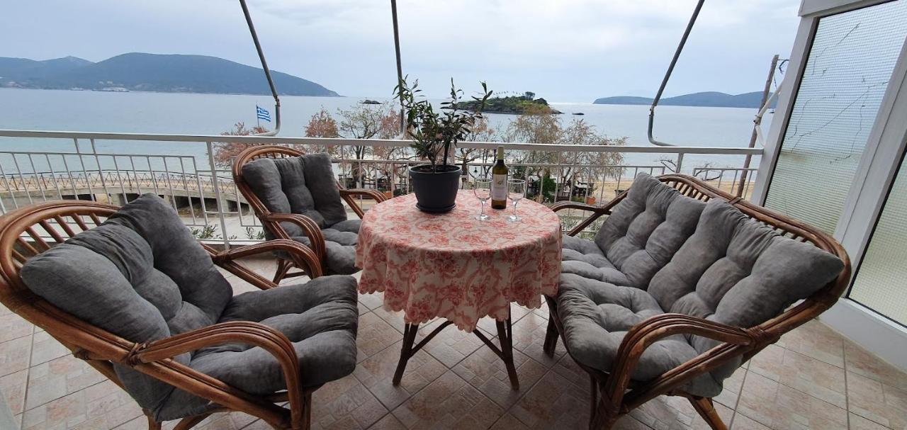 Θέα Μπροστά Στη Θάλασσα Apartment Nea Peramos  Exterior photo